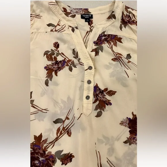 Torrid Blouse Pullover Challis Floral Tan Roll Tab Sleeve Sz 1 - Picture 5 of 9